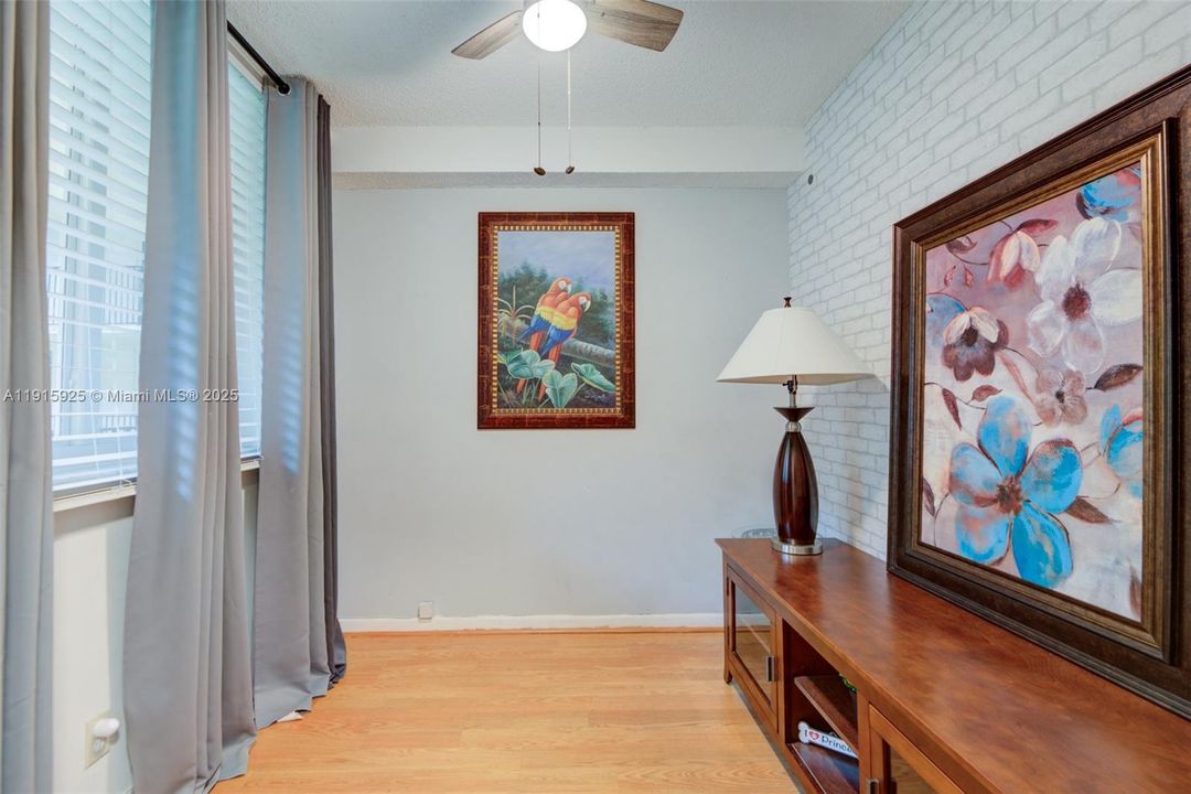 En Venta: $240,000 (2 camas, 2 baños, 900 Pies cuadrados)