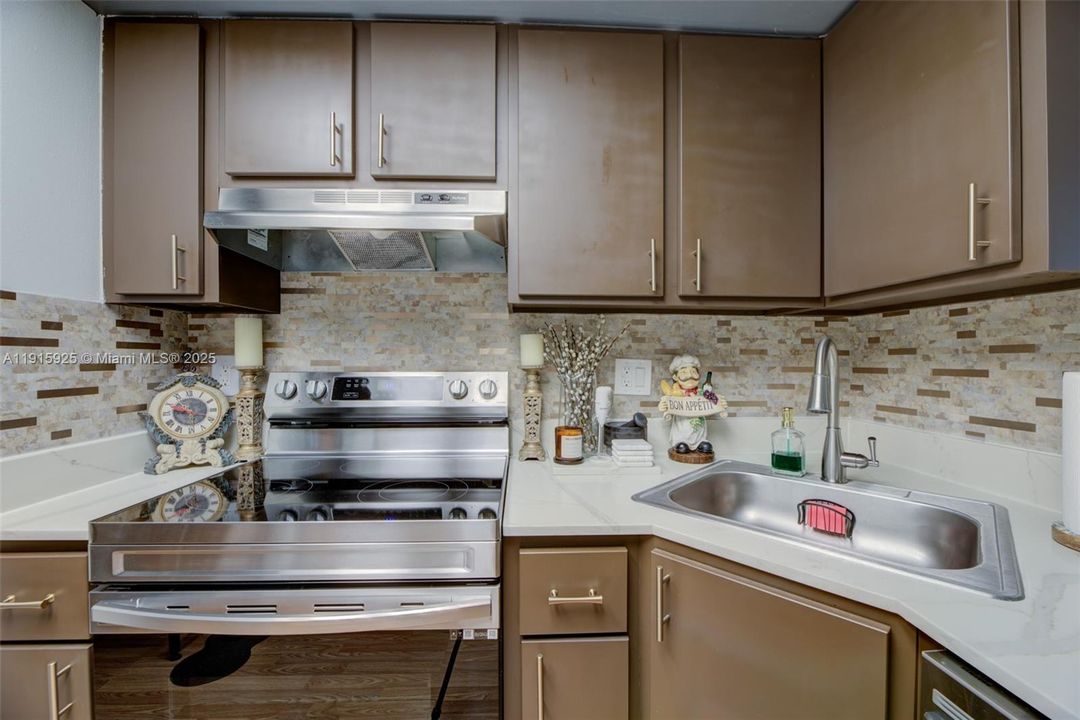 En Venta: $240,000 (2 camas, 2 baños, 900 Pies cuadrados)