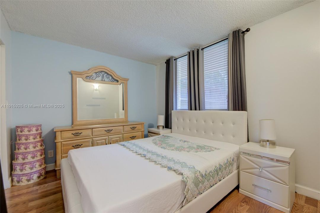 En Venta: $240,000 (2 camas, 2 baños, 900 Pies cuadrados)