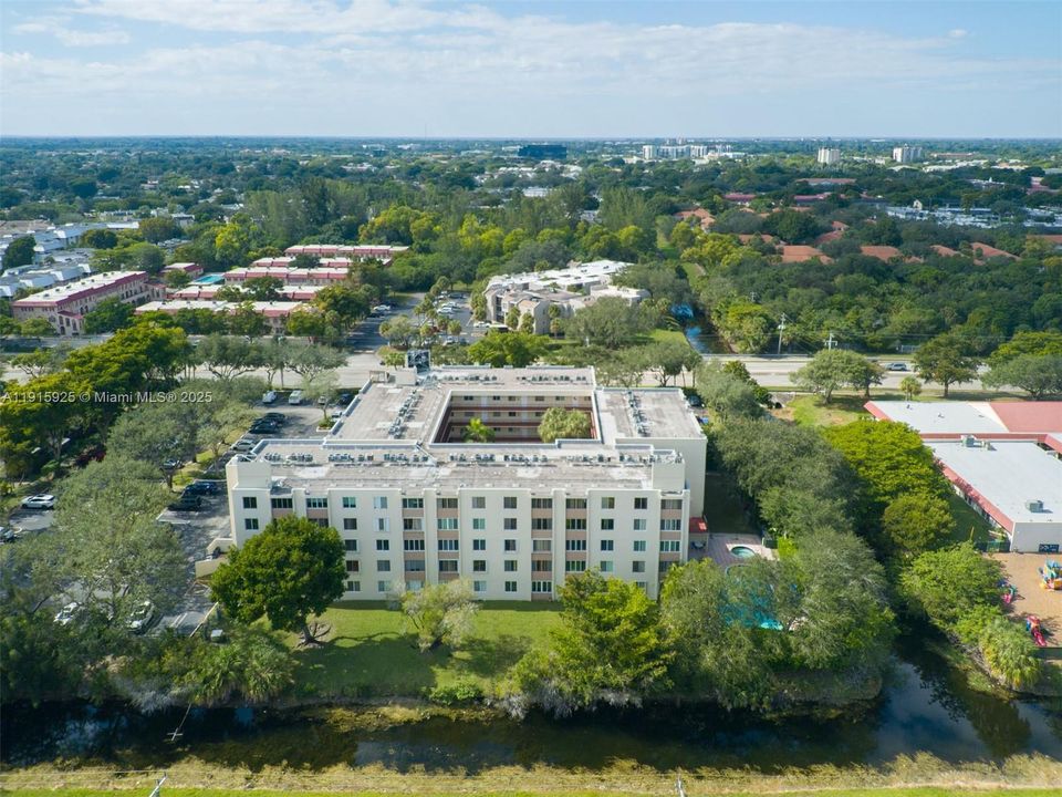 En Venta: $240,000 (2 camas, 2 baños, 900 Pies cuadrados)