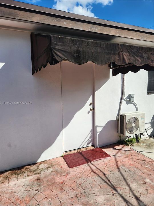 出租: $1,300 (0 贝兹, 1 浴室, 1173 平方英尺)