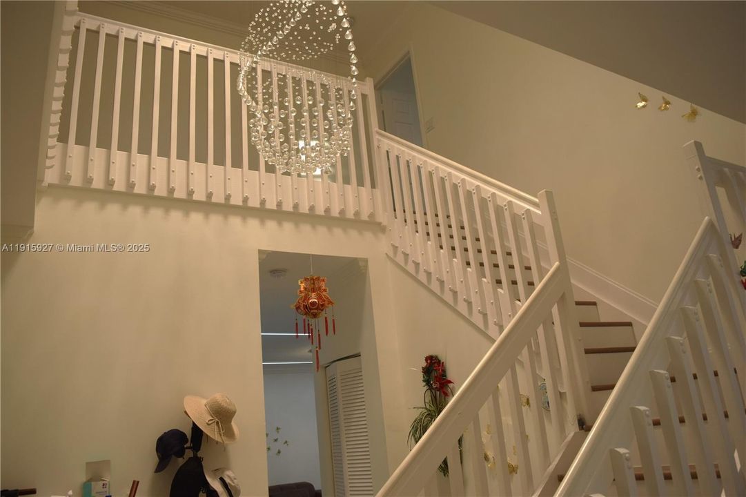 出租: $6,000 (5 贝兹, 3 浴室, 2941 平方英尺)