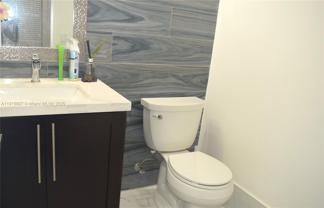 出租: $6,000 (5 贝兹, 3 浴室, 2941 平方英尺)