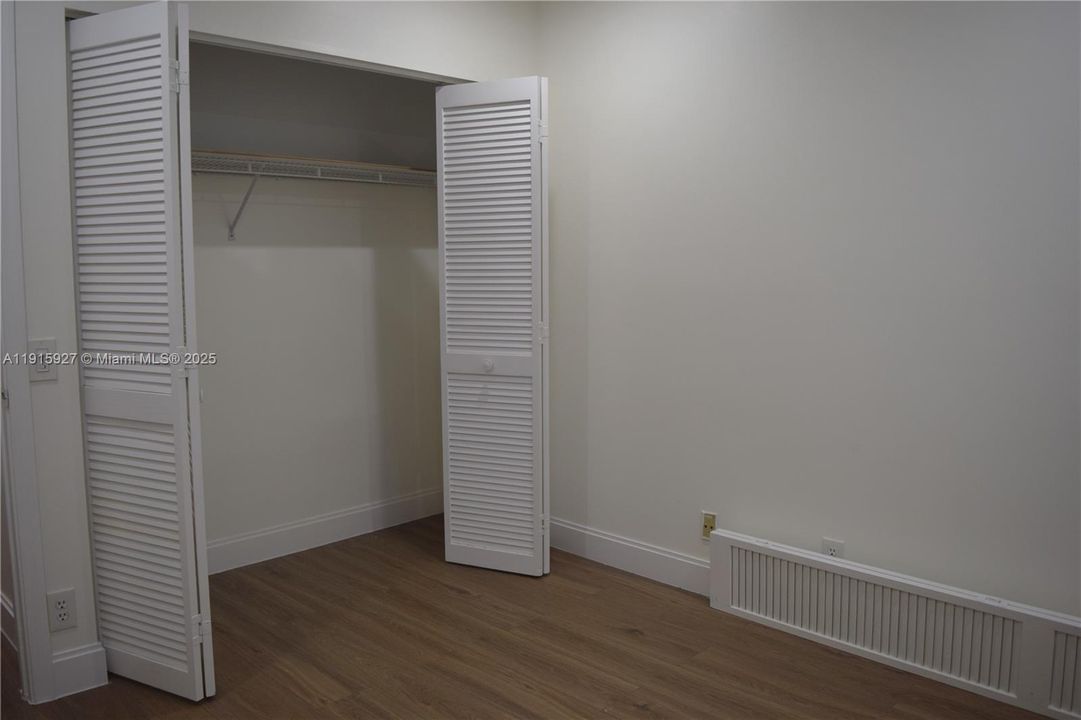 出租: $6,000 (5 贝兹, 3 浴室, 2941 平方英尺)