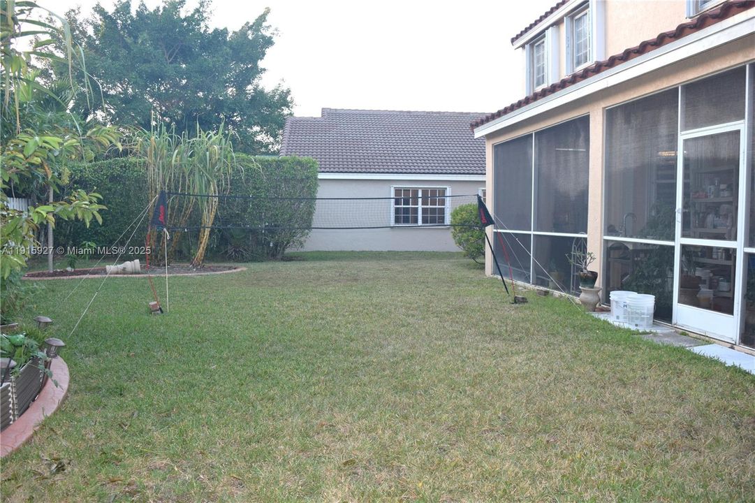 出租: $6,000 (5 贝兹, 3 浴室, 2941 平方英尺)