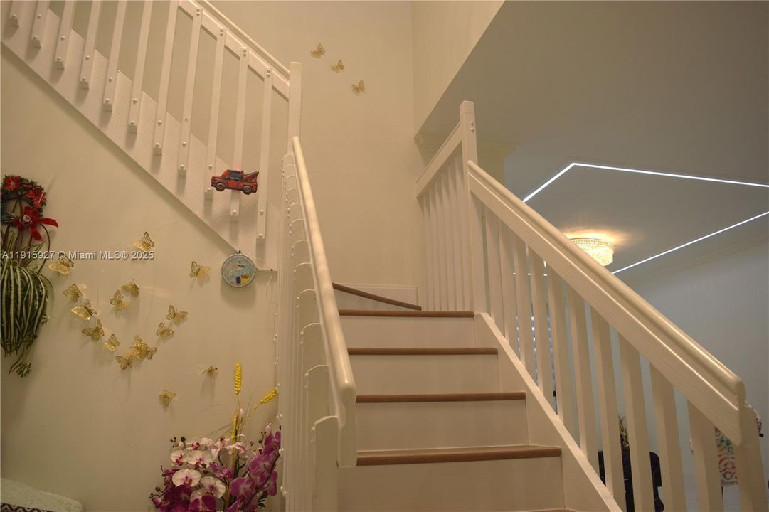 出租: $6,000 (5 贝兹, 3 浴室, 2941 平方英尺)