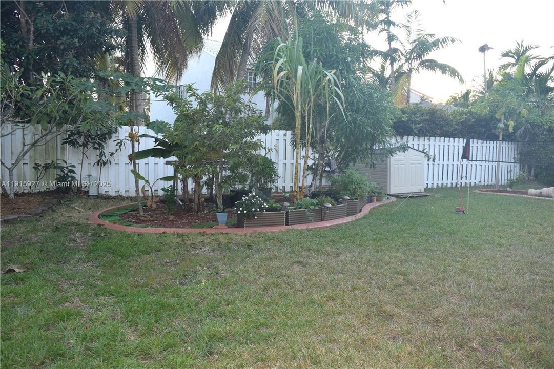 出租: $6,000 (5 贝兹, 3 浴室, 2941 平方英尺)