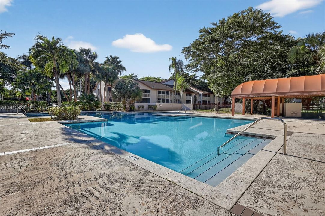 For Sale: $249,000 (1 beds, 1 baths, 862 Square Feet)