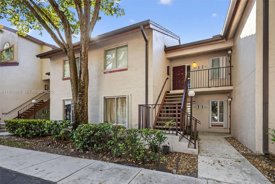 For Sale: $249,000 (1 beds, 1 baths, 862 Square Feet)