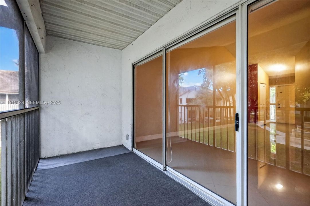 For Sale: $249,000 (1 beds, 1 baths, 862 Square Feet)