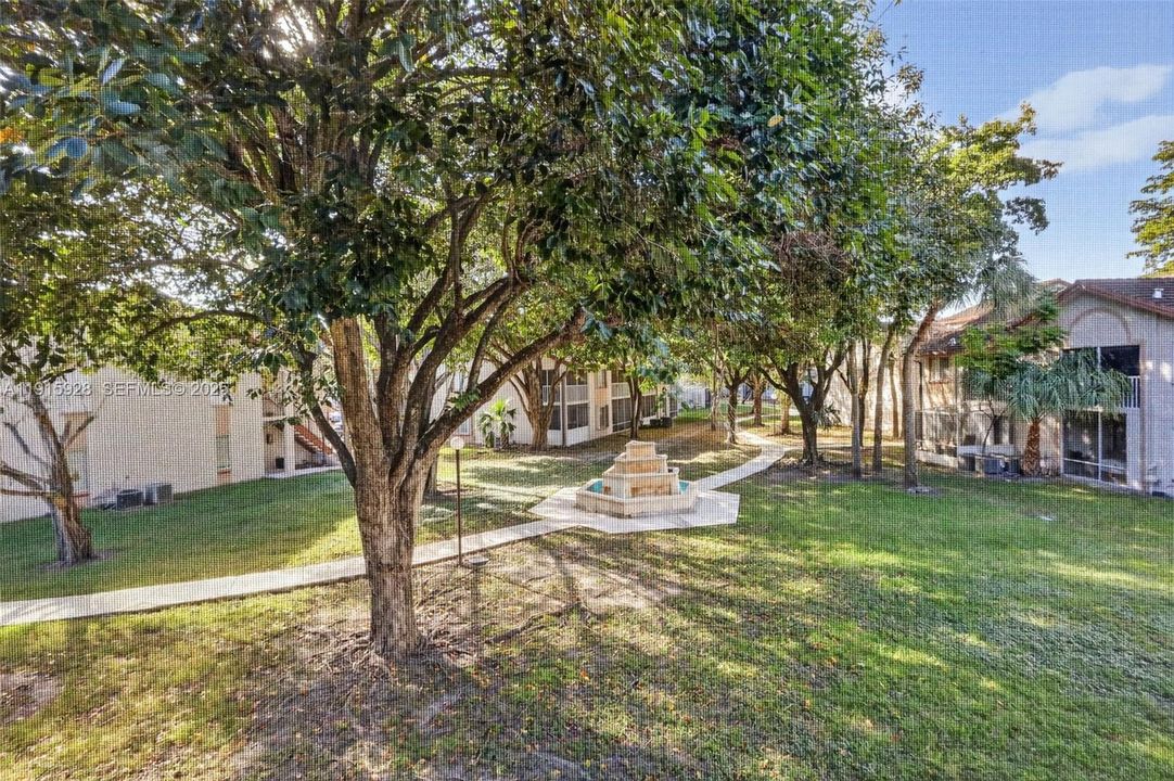 For Sale: $249,000 (1 beds, 1 baths, 862 Square Feet)