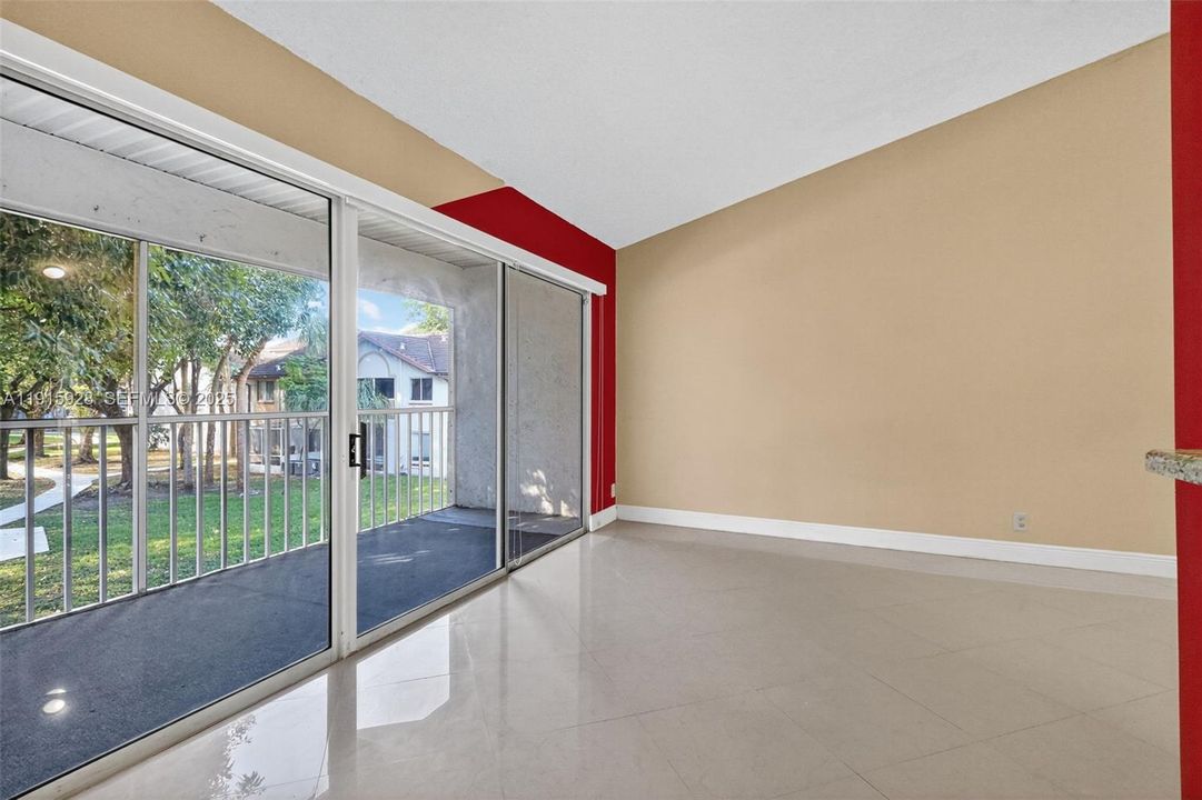 For Sale: $249,000 (1 beds, 1 baths, 862 Square Feet)