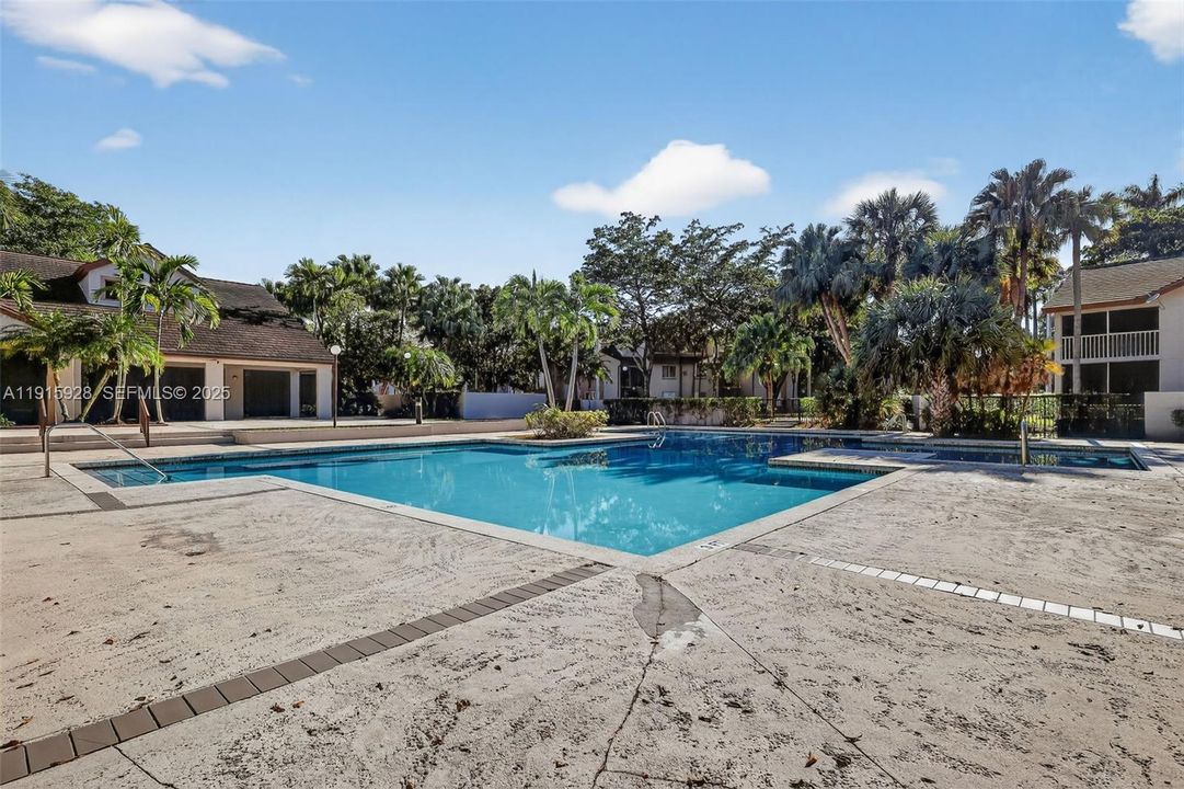 For Sale: $249,000 (1 beds, 1 baths, 862 Square Feet)