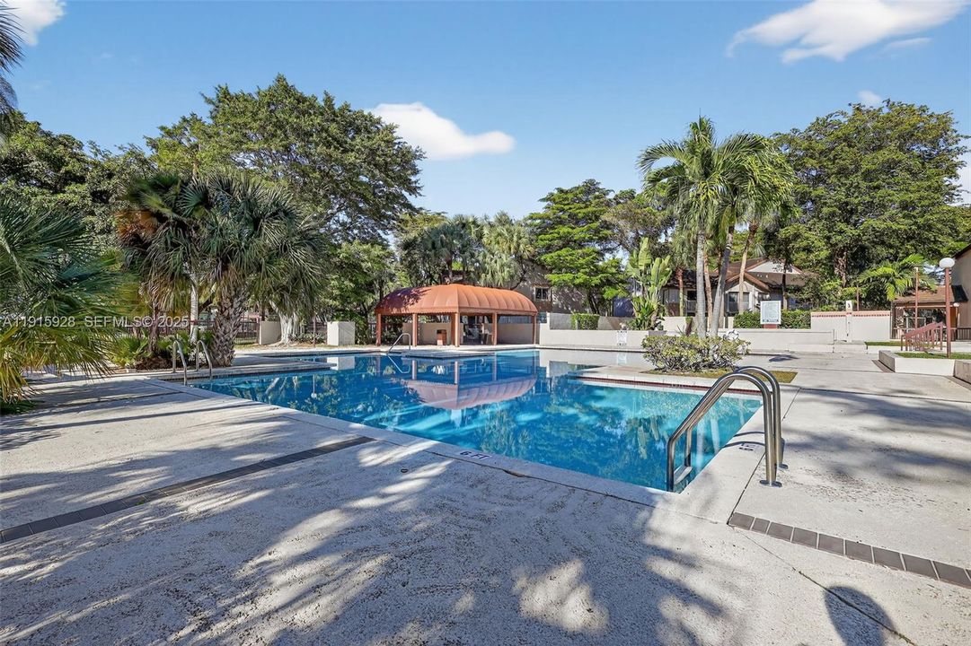 For Sale: $249,000 (1 beds, 1 baths, 862 Square Feet)