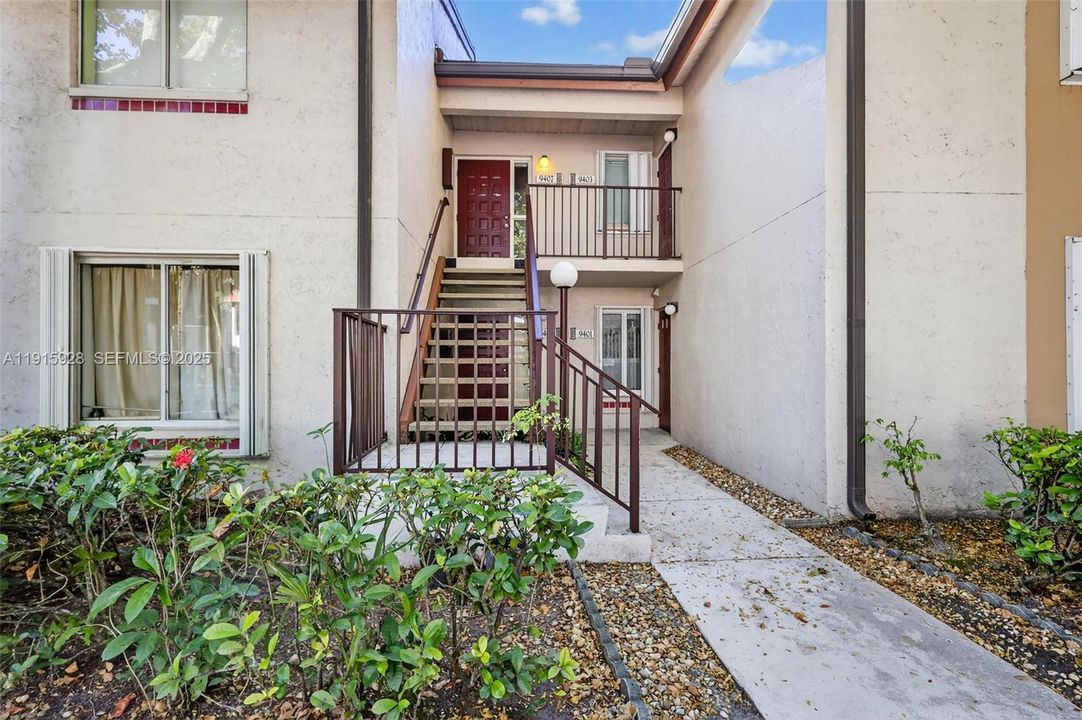 For Sale: $249,000 (1 beds, 1 baths, 862 Square Feet)