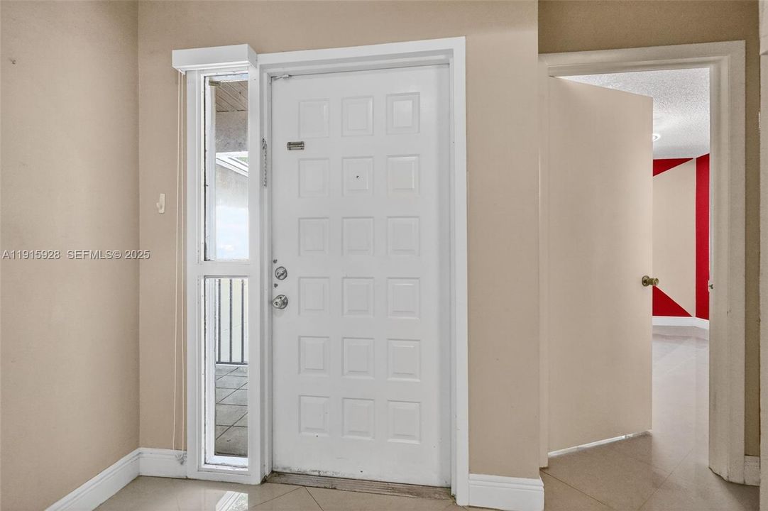 For Sale: $249,000 (1 beds, 1 baths, 862 Square Feet)