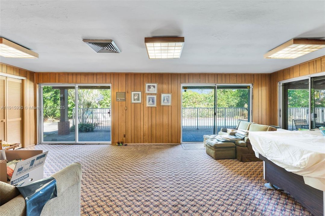 Под контрактом: $1,650,000 (5 спален, 3 ванн, 2944 Квадратных фут)