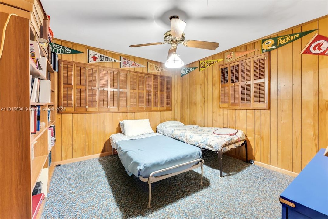 Под контрактом: $1,650,000 (5 спален, 3 ванн, 2944 Квадратных фут)