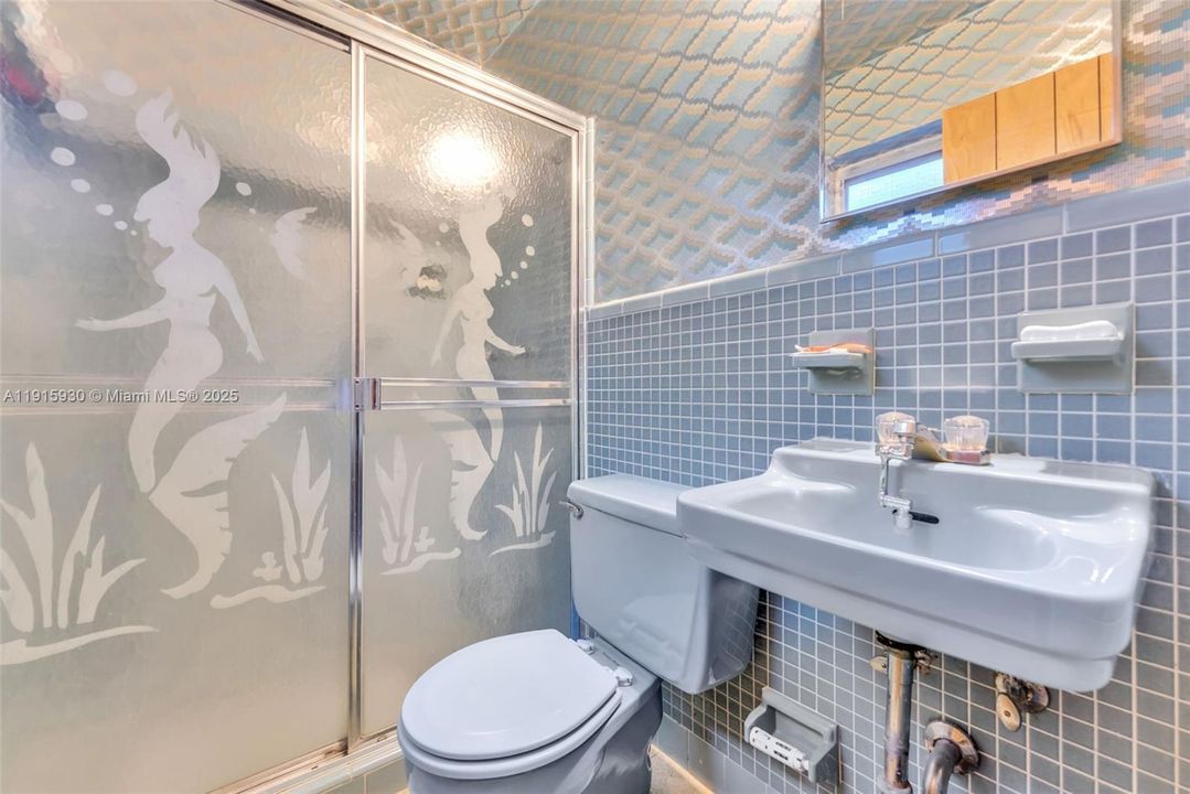 Под контрактом: $1,650,000 (5 спален, 3 ванн, 2944 Квадратных фут)