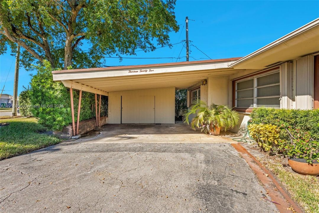 Под контрактом: $1,650,000 (5 спален, 3 ванн, 2944 Квадратных фут)