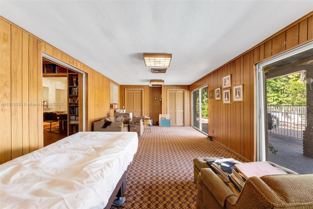 Под контрактом: $1,650,000 (5 спален, 3 ванн, 2944 Квадратных фут)