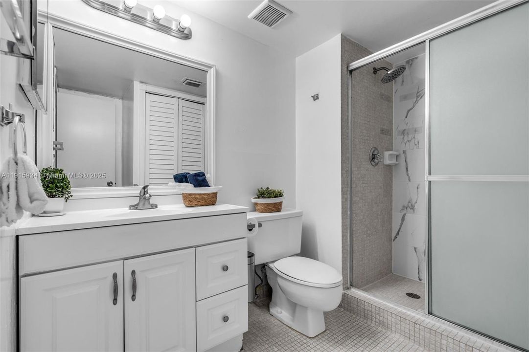 For Sale: $275,000 (2 beds, 2 baths, 1235 Square Feet)