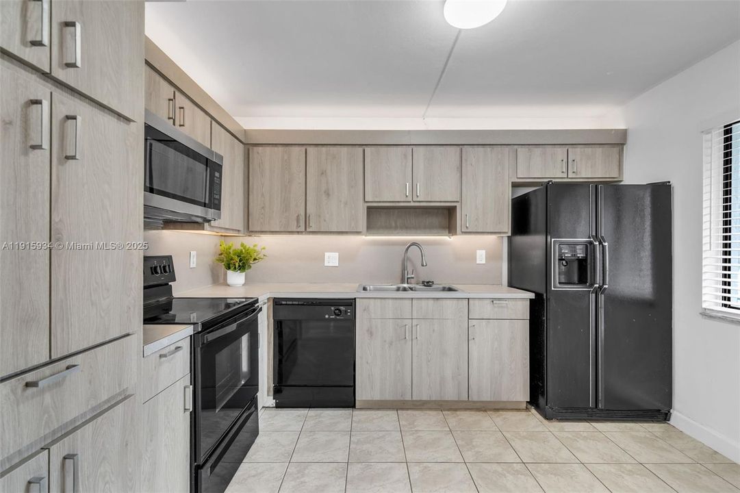 For Sale: $275,000 (2 beds, 2 baths, 1235 Square Feet)