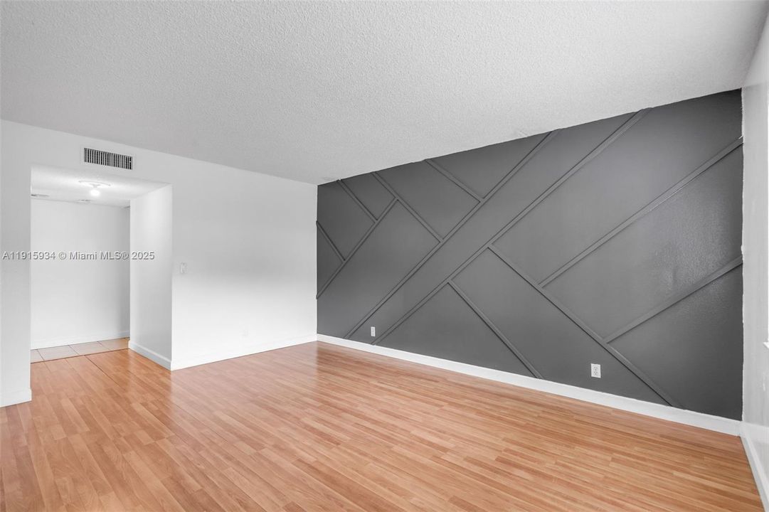 For Sale: $275,000 (2 beds, 2 baths, 1235 Square Feet)