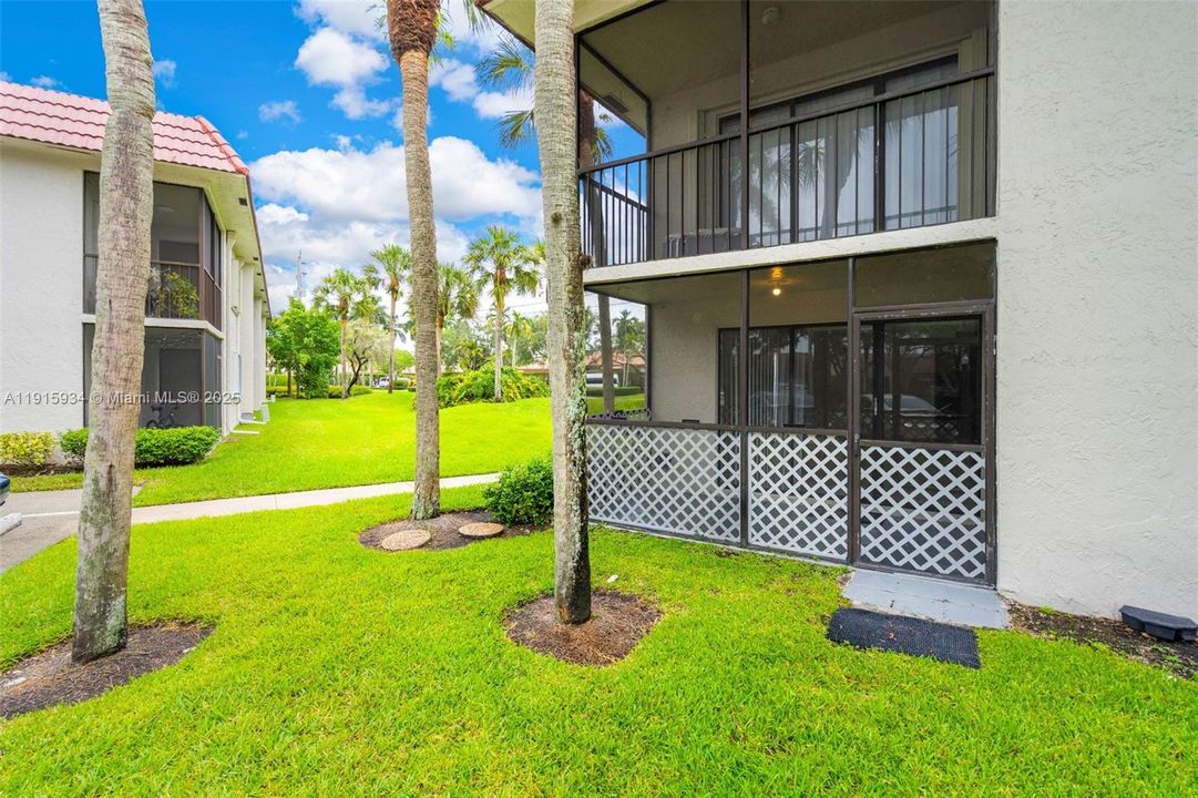 For Sale: $275,000 (2 beds, 2 baths, 1235 Square Feet)