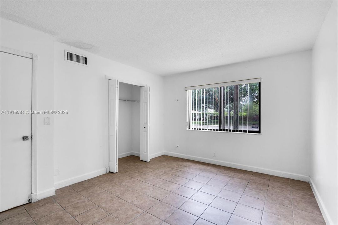 For Sale: $275,000 (2 beds, 2 baths, 1235 Square Feet)