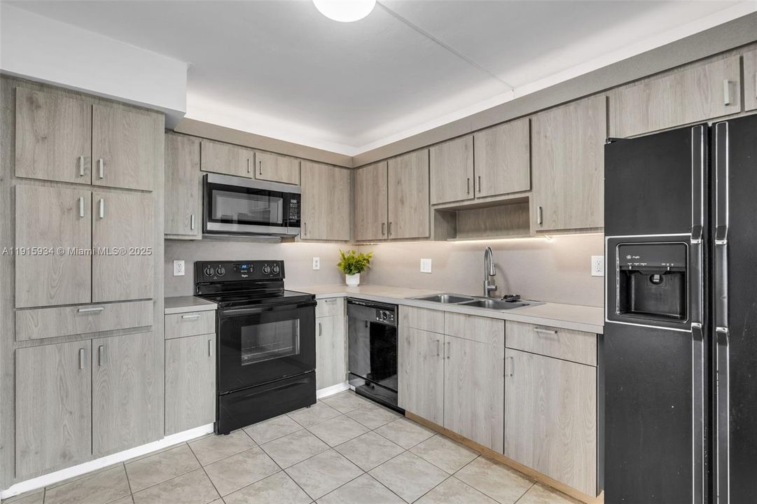 For Sale: $275,000 (2 beds, 2 baths, 1235 Square Feet)