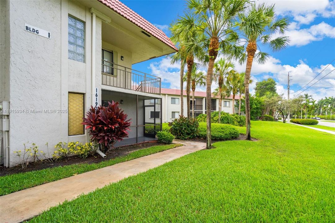 For Sale: $275,000 (2 beds, 2 baths, 1235 Square Feet)