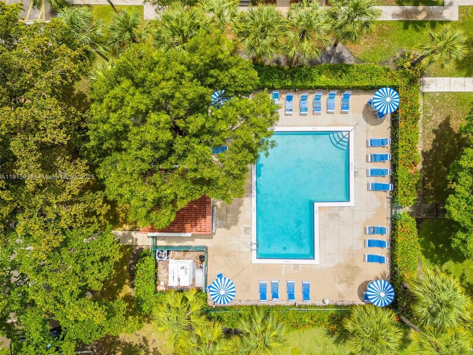 For Sale: $275,000 (2 beds, 2 baths, 1235 Square Feet)