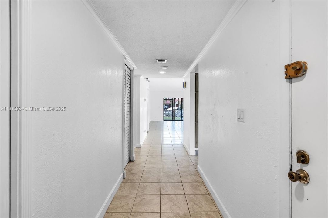 For Sale: $275,000 (2 beds, 2 baths, 1235 Square Feet)