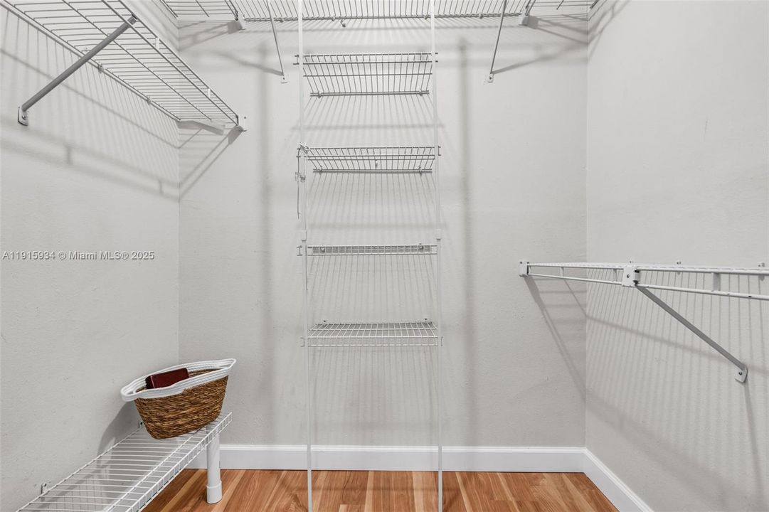 For Sale: $275,000 (2 beds, 2 baths, 1235 Square Feet)