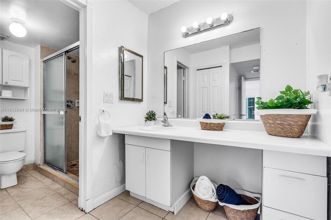 For Sale: $275,000 (2 beds, 2 baths, 1235 Square Feet)