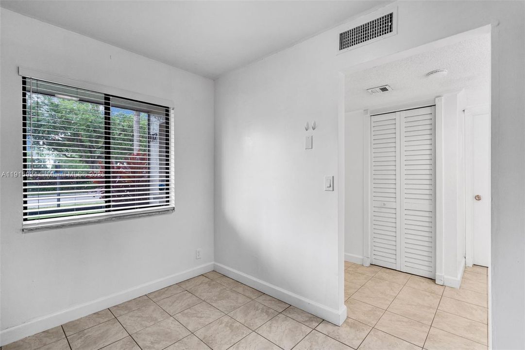 For Sale: $275,000 (2 beds, 2 baths, 1235 Square Feet)