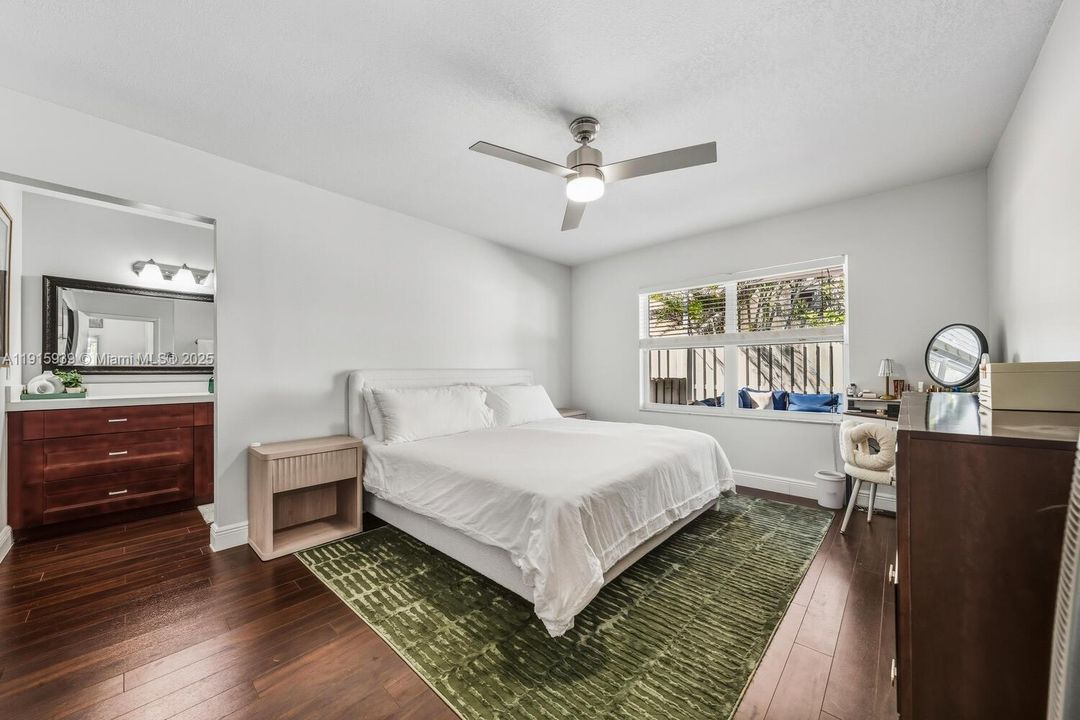 На продажу: $530,000 (3 спален, 2 ванн, 1423 Квадратных фут)