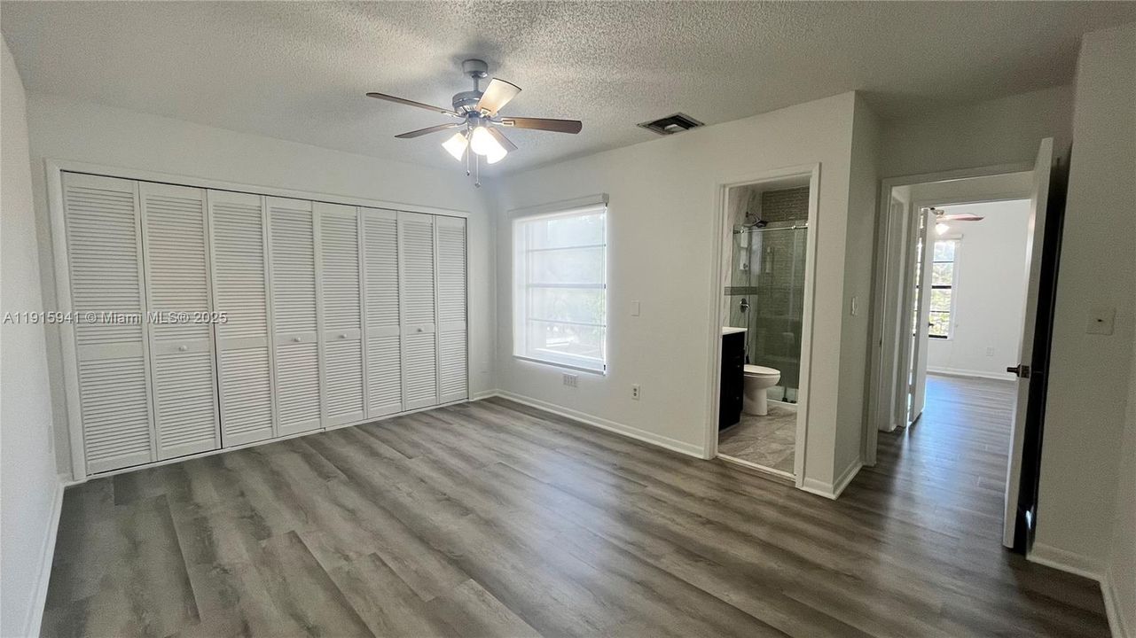 Active With Contract: $3,000 (3 beds, 2 baths, 1232 Square Feet)