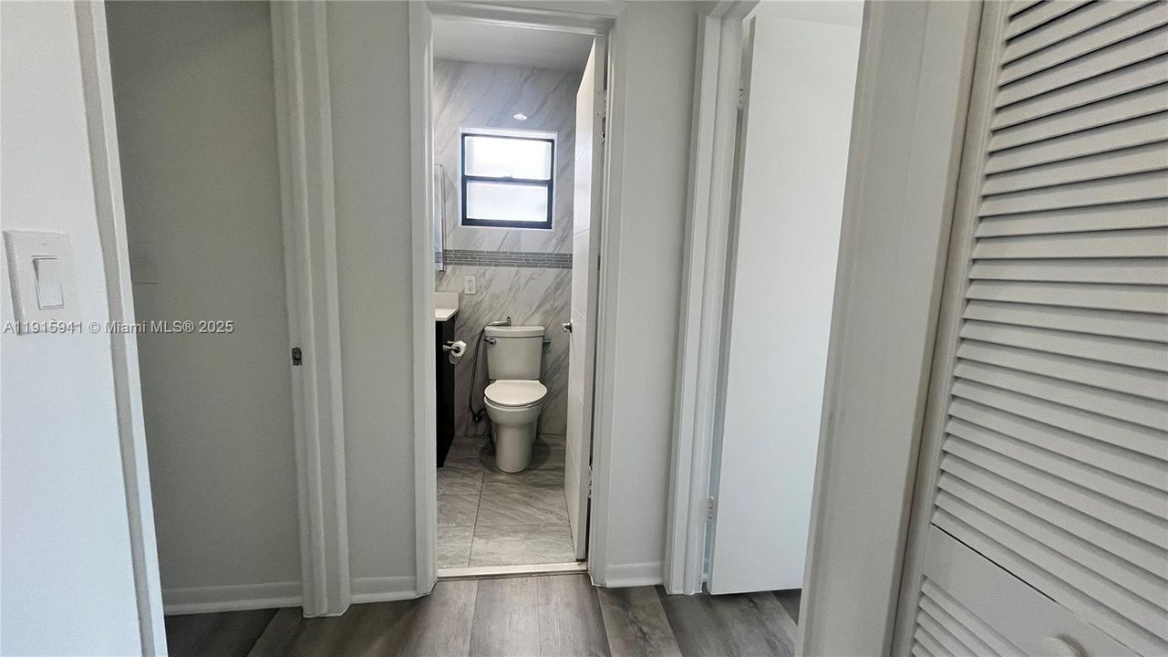 Active With Contract: $3,000 (3 beds, 2 baths, 1232 Square Feet)