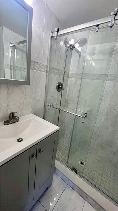 Active With Contract: $3,000 (3 beds, 2 baths, 1232 Square Feet)