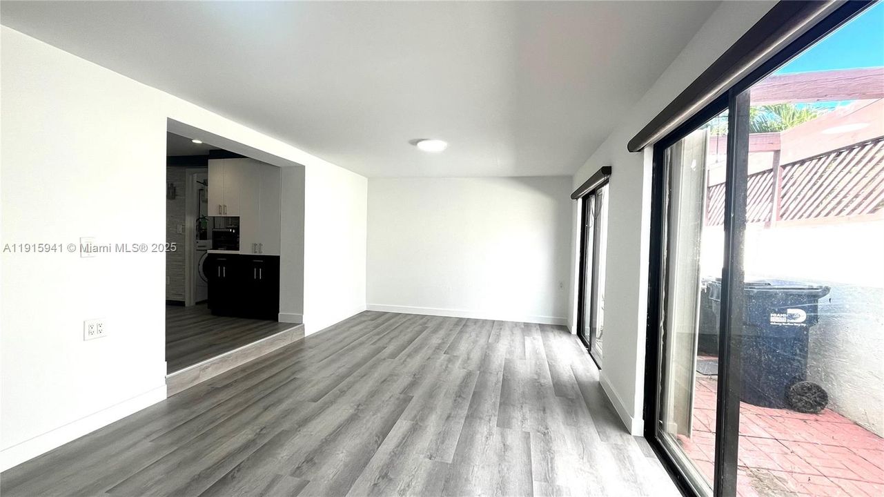 Active With Contract: $3,000 (3 beds, 2 baths, 1232 Square Feet)