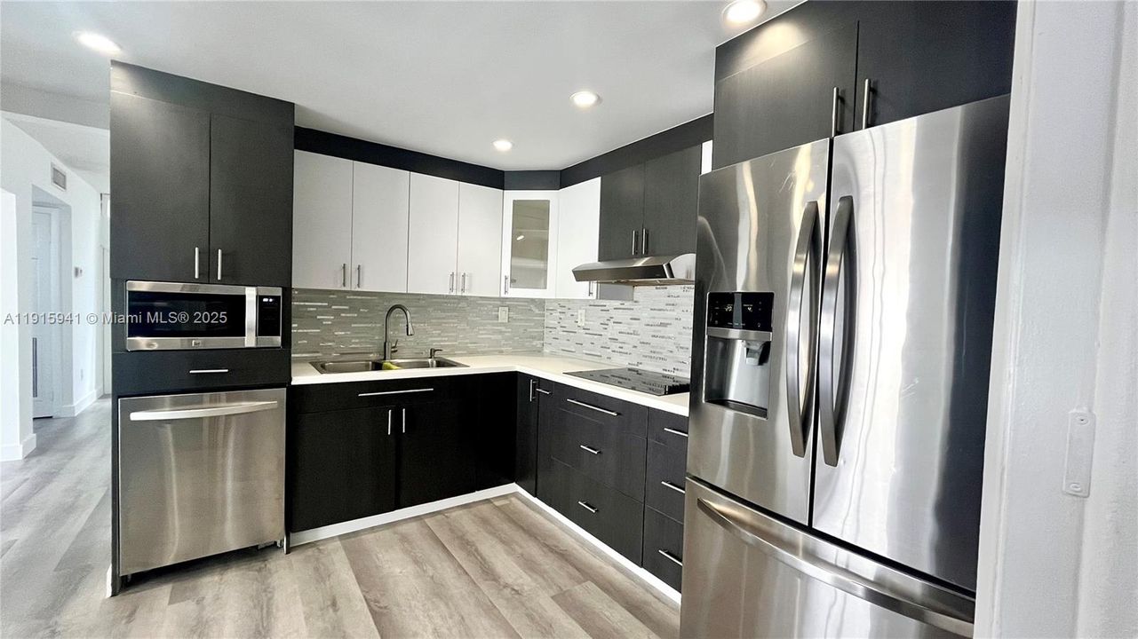 Active With Contract: $3,000 (3 beds, 2 baths, 1232 Square Feet)