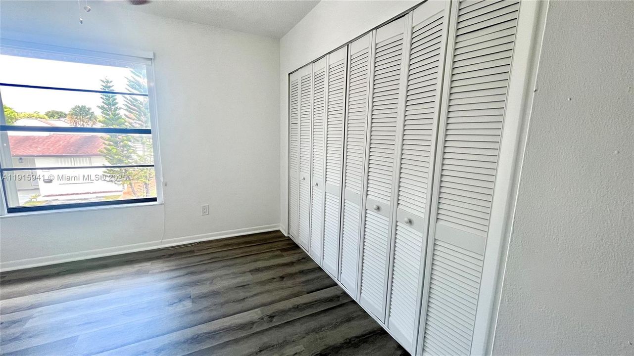 Active With Contract: $3,000 (3 beds, 2 baths, 1232 Square Feet)