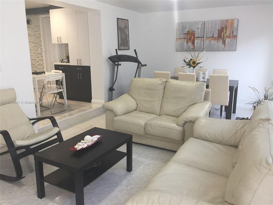 Active With Contract: $3,000 (3 beds, 2 baths, 1232 Square Feet)