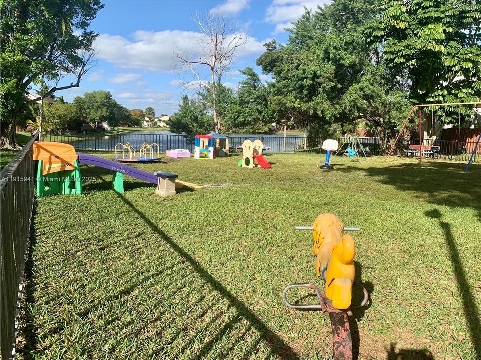 Active With Contract: $3,000 (3 beds, 2 baths, 1232 Square Feet)