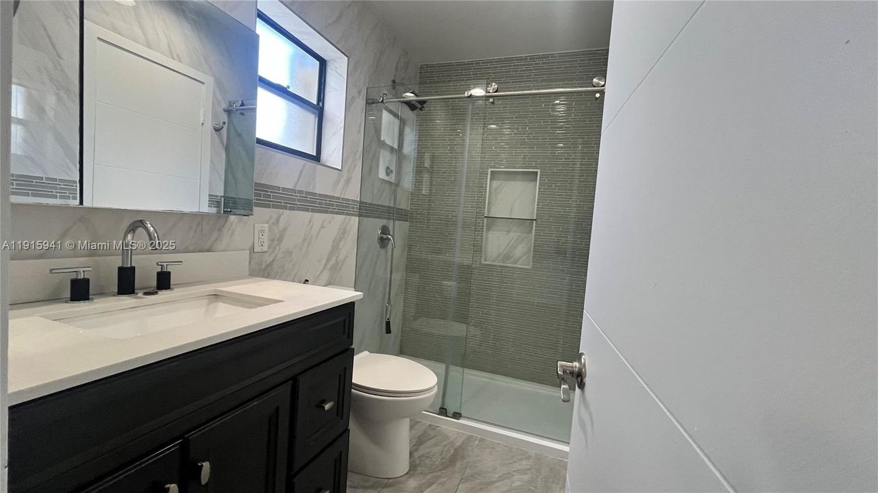 Active With Contract: $3,000 (3 beds, 2 baths, 1232 Square Feet)