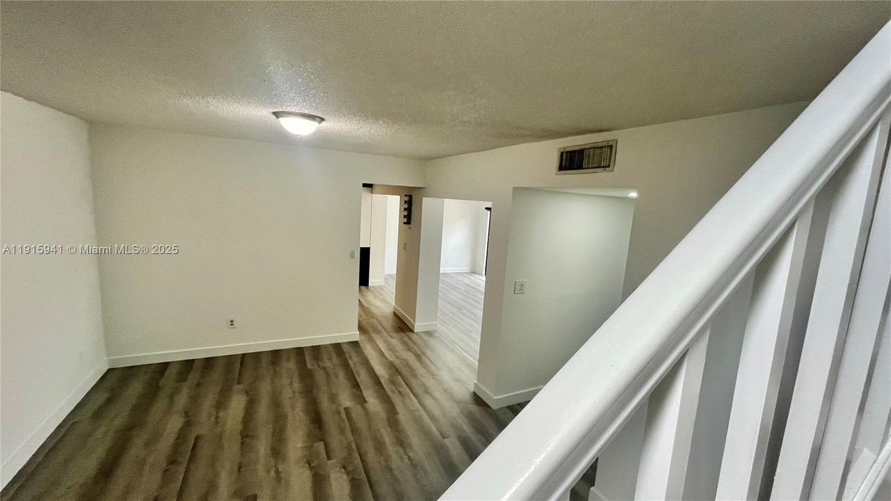 Active With Contract: $3,000 (3 beds, 2 baths, 1232 Square Feet)