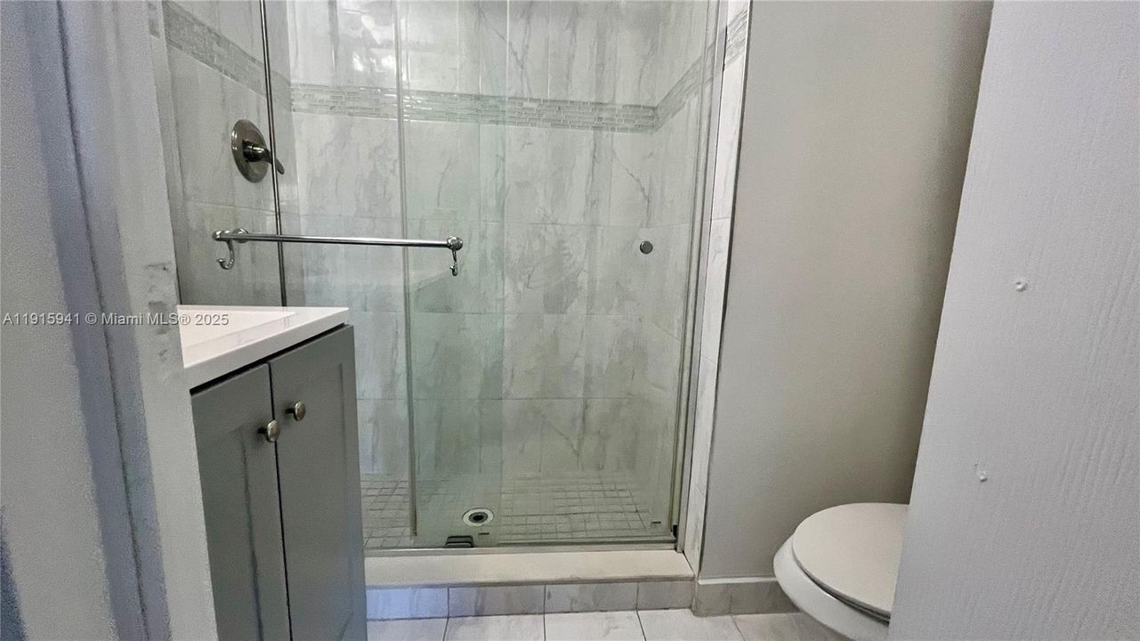 Active With Contract: $3,000 (3 beds, 2 baths, 1232 Square Feet)