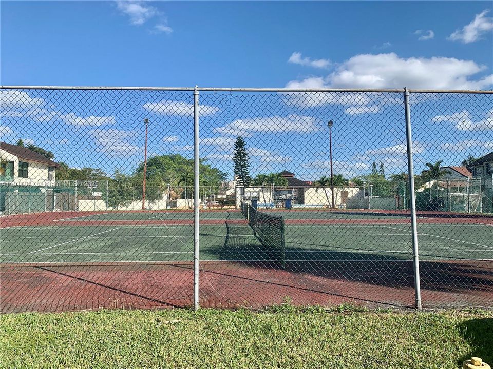 Active With Contract: $3,000 (3 beds, 2 baths, 1232 Square Feet)